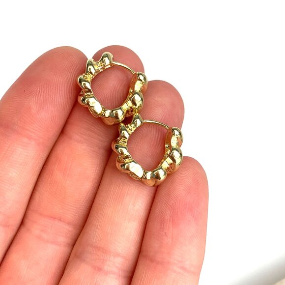 NEW~ Anthropologie Casa Clara Blossom Spiral Mini Huggie Hoop Earrings - Picture 9 of 9